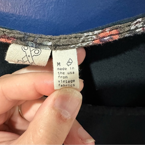 Urban Outfitters Cropped Short a Sleeve Top Medium - Picture 4 of 5